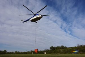 Elicopter-IGAV-in-actiune-stingere-incendiu-litiera-Buzau- (2)__