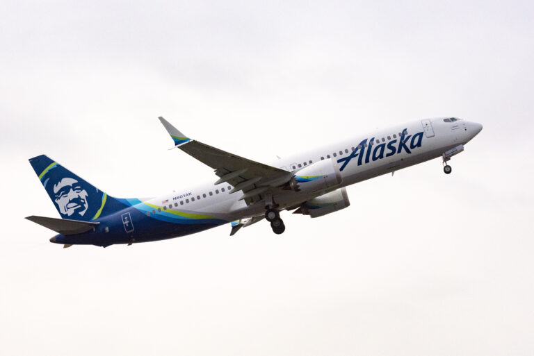 Alaska Airlines isi extinde flota cu primul Boeing 737-8 long range