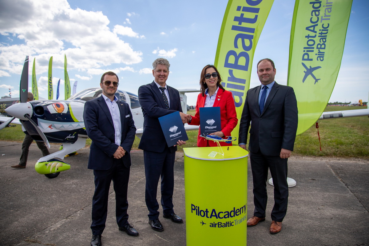 airBaltic Training și Diamond Aircraft semnează un nou contract de colaborare