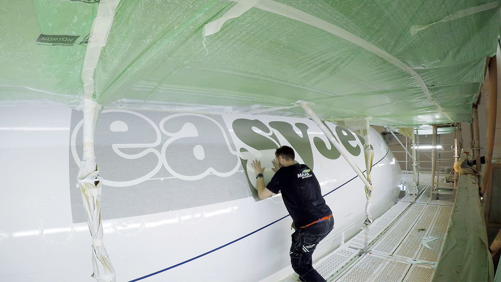 easyJet-02