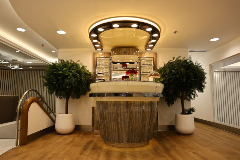 800_theiconicemiratesa380onboardloungeisondisplayatemiratesworldcairo