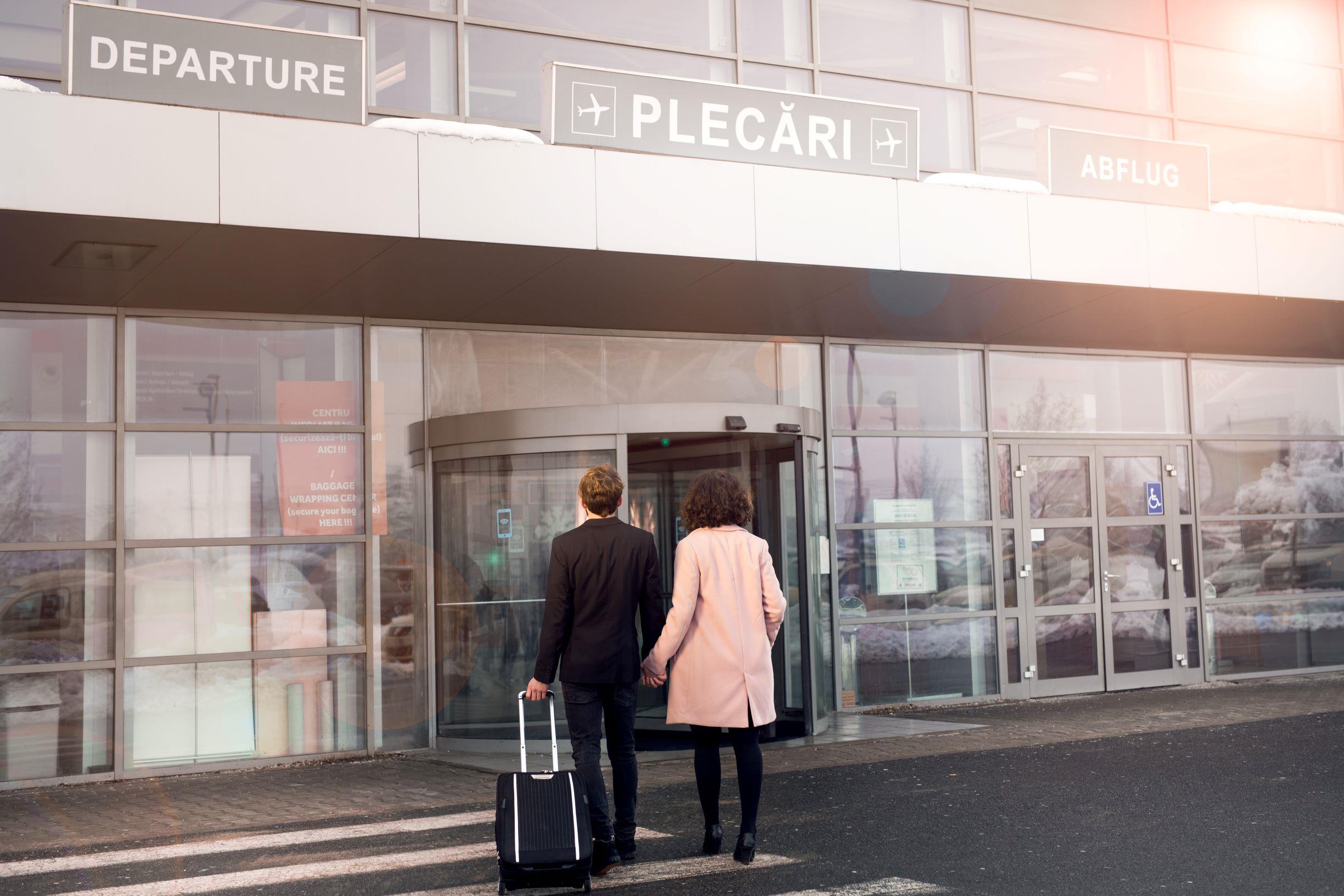 ceab7ade-e2c1-4c2d-b80d-0d617fa33094Foto 1 Exterior terminal plecari-xl