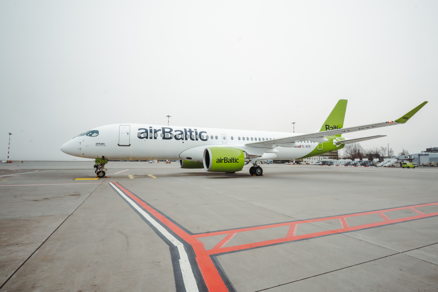 2026_04_01_airBaltic_Newest_A220-300_YL-BTE_1