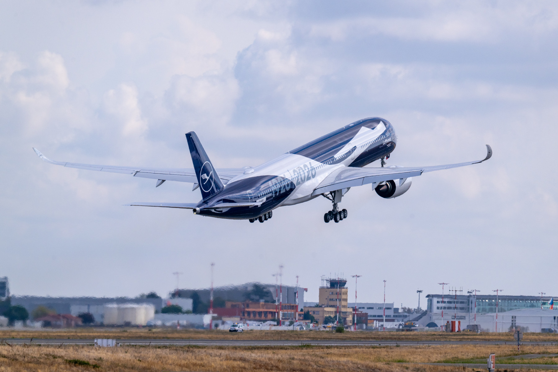 1920_a350_1000_take_off